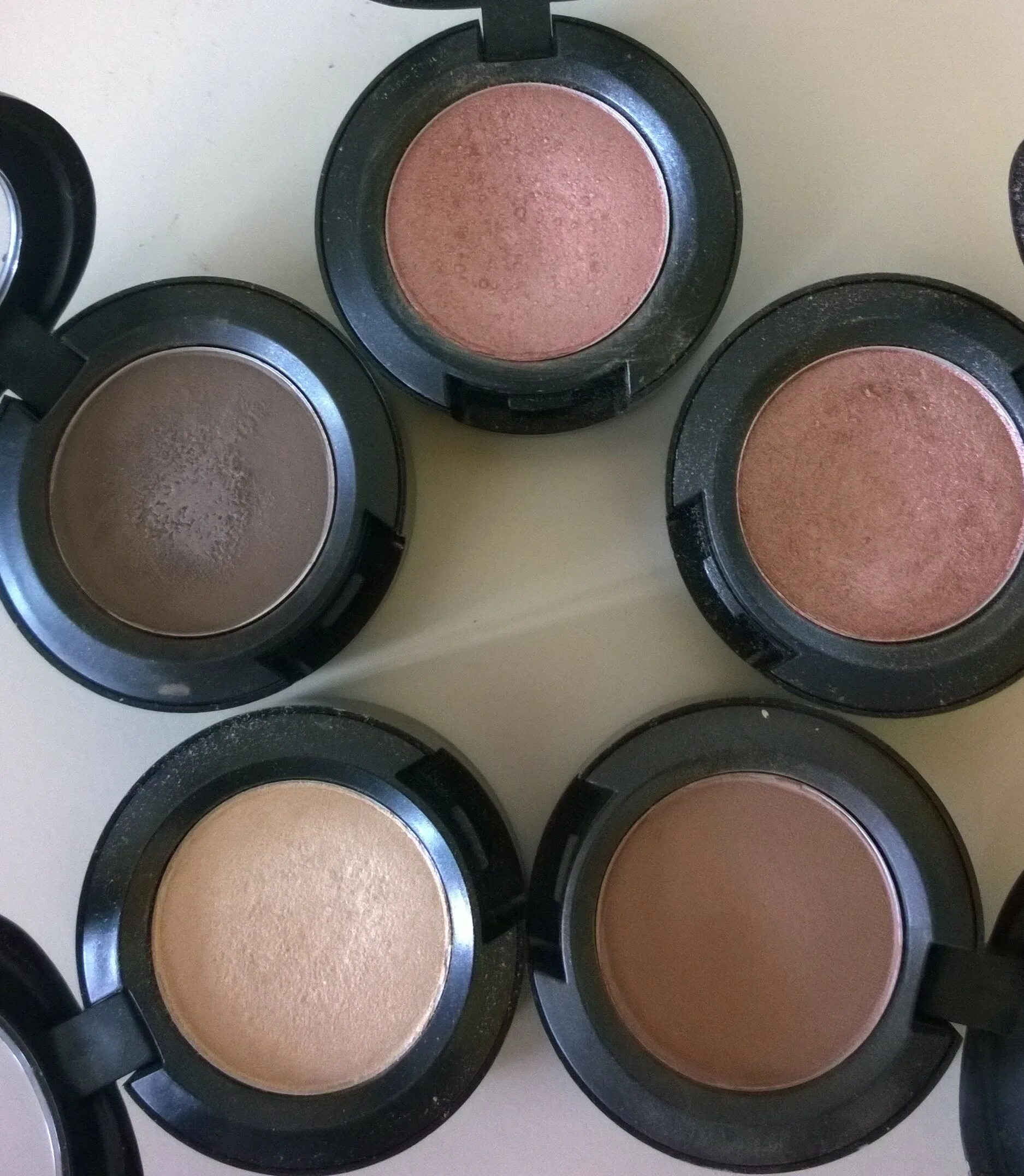 Mac eye. Charcoal brown mac тени. mac my tweedy тени. mac all that glitters тени. mac тени orb.
