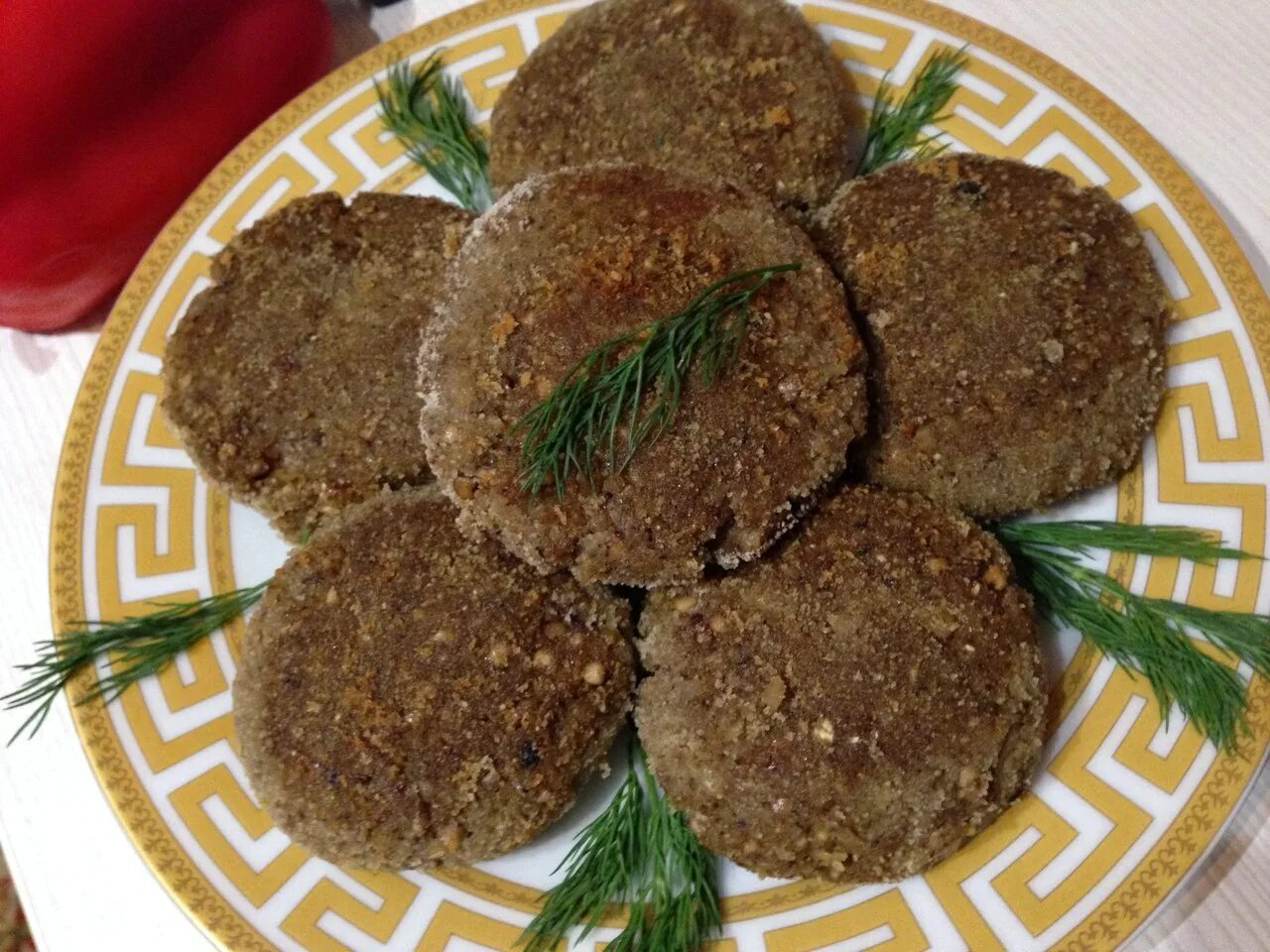 Котлеты из гречки и моркови. Гречневые пелюхи. Биточки гречневые. Гречневая котлеты биточки. Биточки крестьянские.