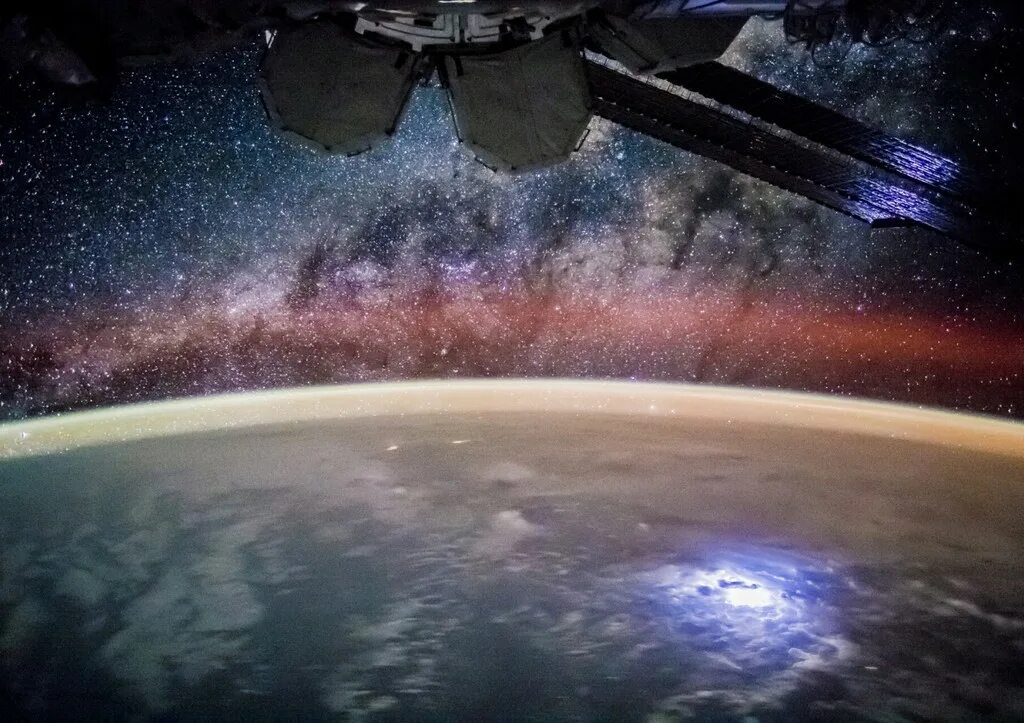 Объекта на орбите. Космос Галактика Млечный путь. Кеплер 442b. Млечный путь с МКС. Вид земли из космоса.