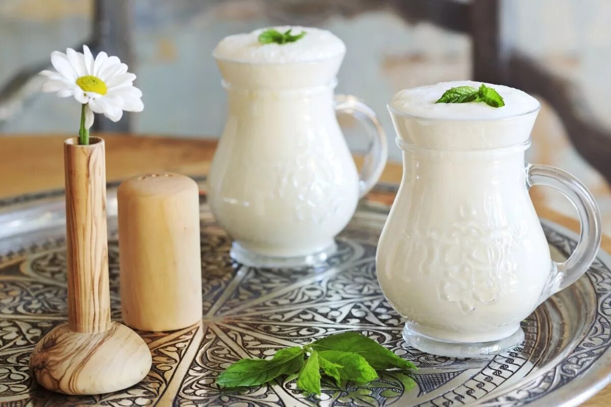 Тан татарский. Катык и айран. турецкий айран ayran. тан айран кумыс. айран татарский.