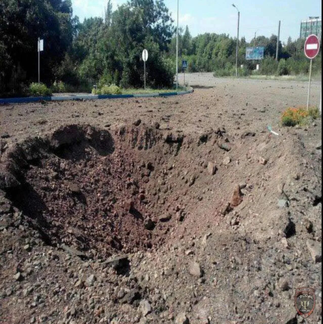 Огромная воронка от взрыва. Остался в воронке. Воронка от взрыва сармата. Воронка от мины 240 мм. Рогозин воронка от сармата.