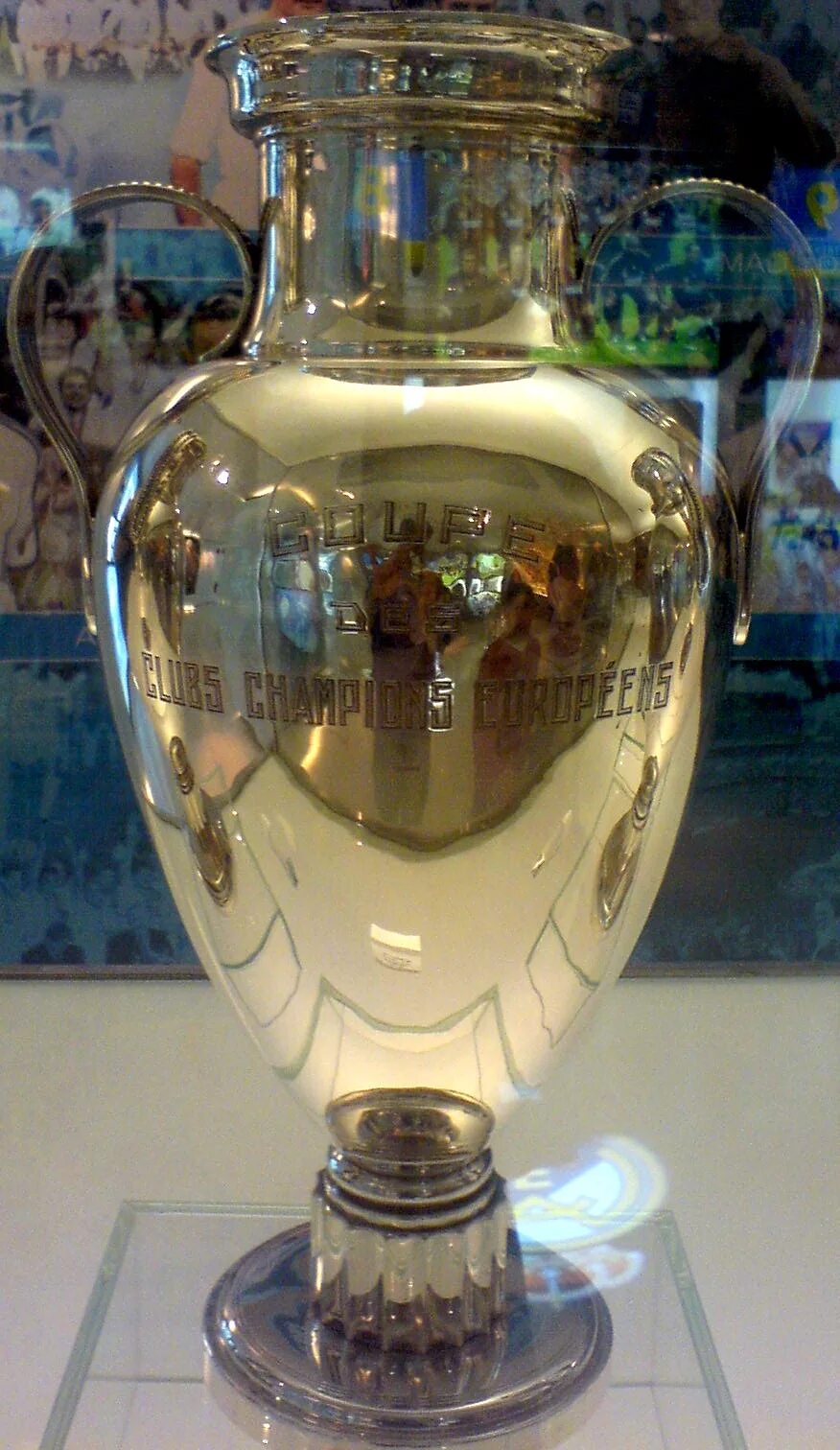 Кубок чемпионов дата и время. Трофей лиги чемпионов 1960. лига чемпионов 1956. ucl кубок. кубок лиги чемпионов трофей.