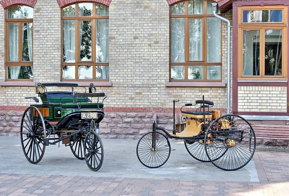 Первые машины название. Benz Patent-Motorwagen 1886 года.