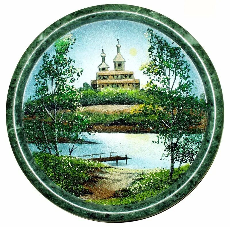 Круглой формы выполнена из