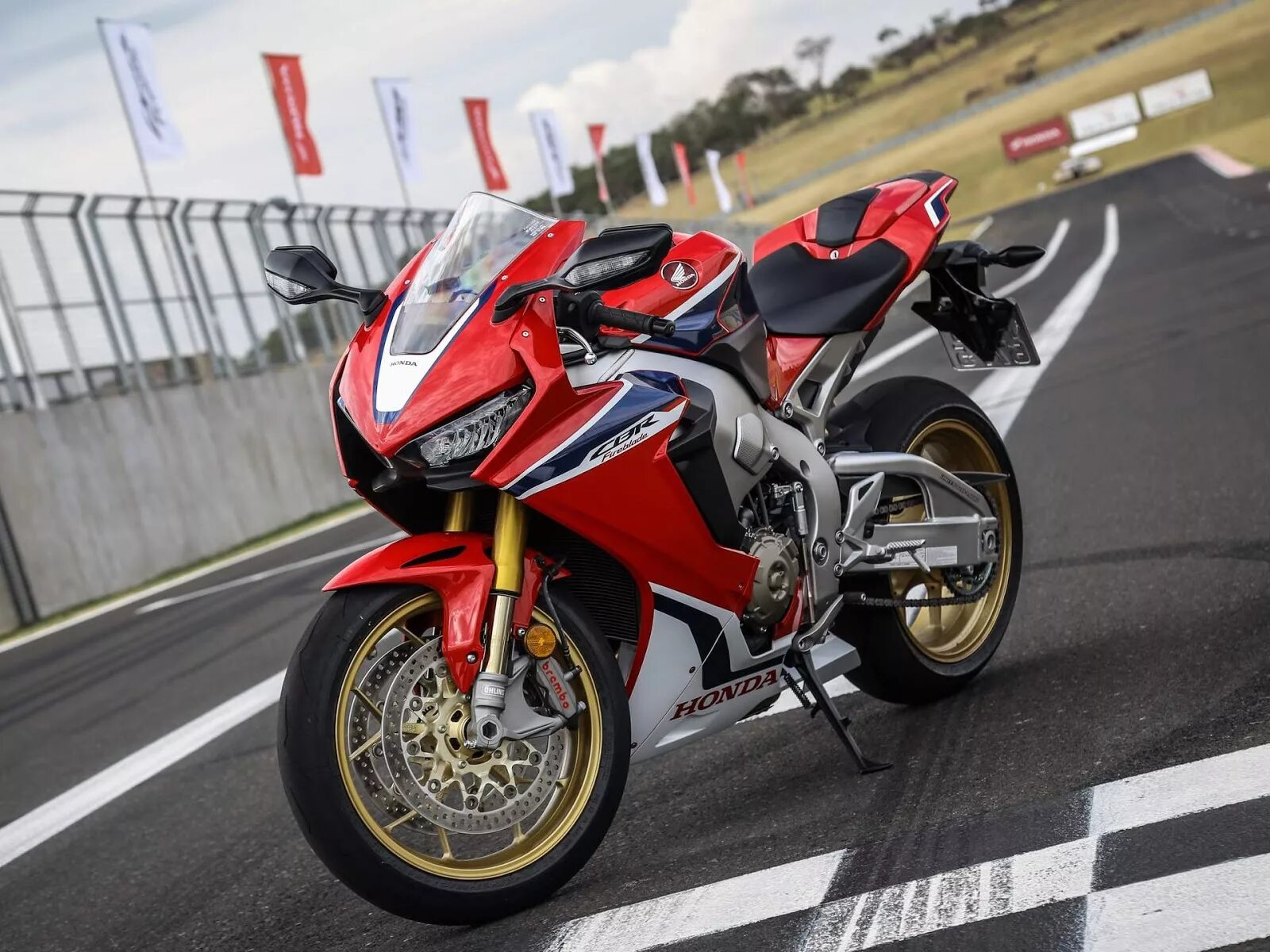 Honda cbr1000rr 2017. Honda cbr1000rr fireblade. Мотоцикл honda 1000rr. Honda cbr1000rr fireblade 2017. Cbr 1000.