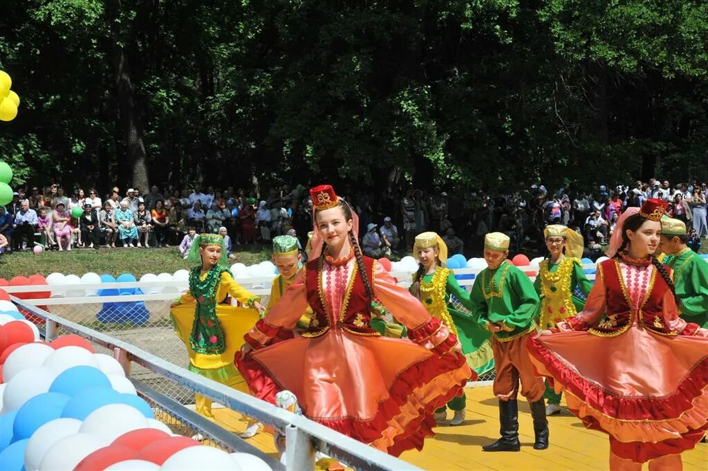 Татарские праздники. Еда праздника сабантуй. Самарский сабантуй. Самарский сабантуй. Сабантуй в самаре.