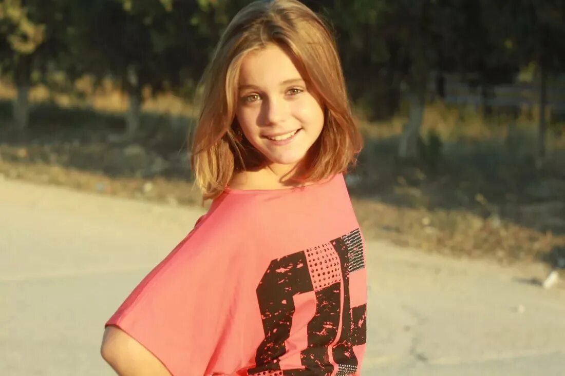 Мафтуна каримова. Двенадцать девушек. Двенадцать девушек. Милые девочки 12 лет. Двенадцать девушек.