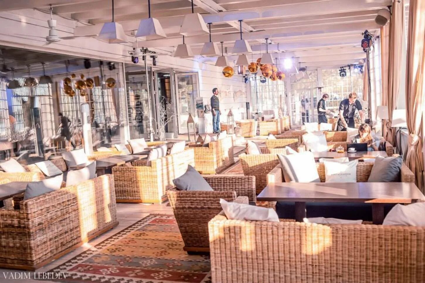 Ресторан бар отдых. Роял бар на водном стадионе. ресторан роял бар royal bar. royal bar химкинское водохранилище. роял бич клаб москва водный стадион.