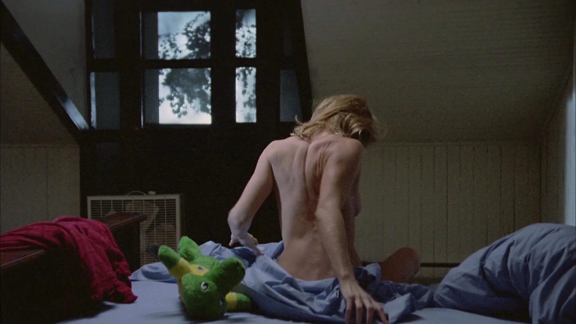 Голая Попка Саманты Янус – Генозавр 2 (1997)