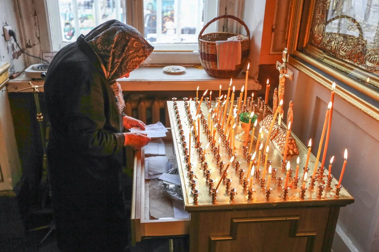 День поминок. Поминки 9. Поминки 9 дней. Стол на поминки в церкви. Поминальная Трапеза на 9 дней.