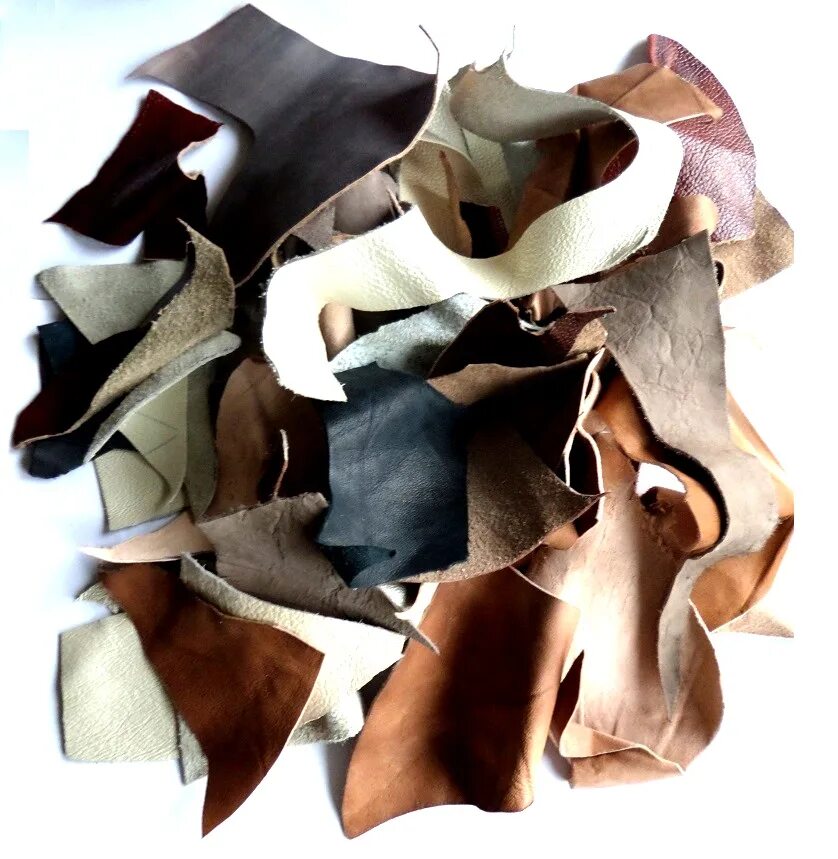 отходы натуральной кожи. изделия из кожи. кусок кожи. старые кожаные вещи. обрезки искусственной кожи.