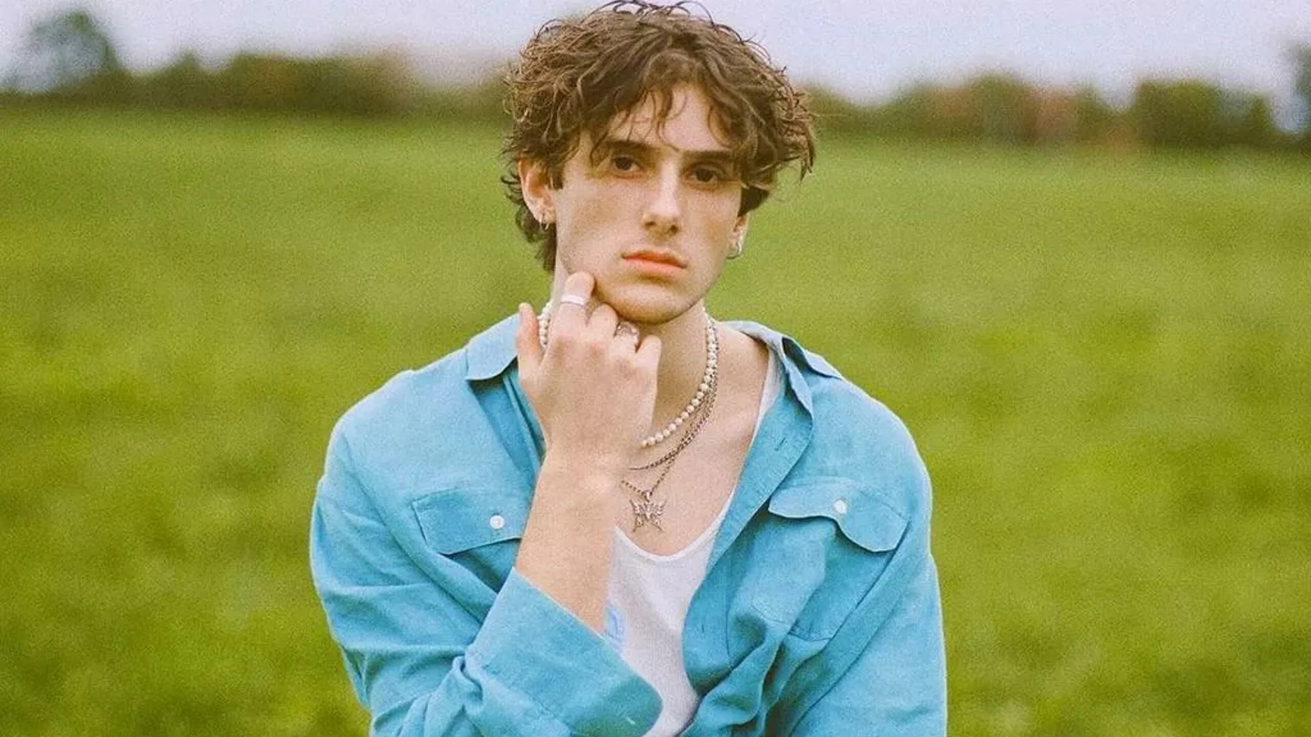 Jvke рост. Golden hour jvke. jvke певец. jvke американский певец. hero martin garrix &amp; jvke.