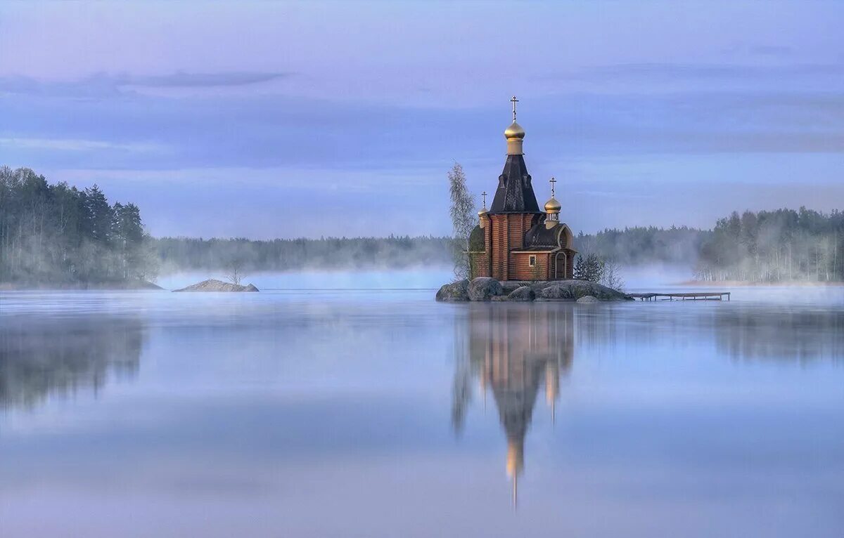 Церковь на берегу озера. Вуокса озеро храм Андрея Первозванного. Вуокса озеро храм Андрея Первозванного часовня. Вуокса и Церковь Андрея Первозванного на Вуоксе. Храм апостола Андрея Первозванного на реке Вуоксе..