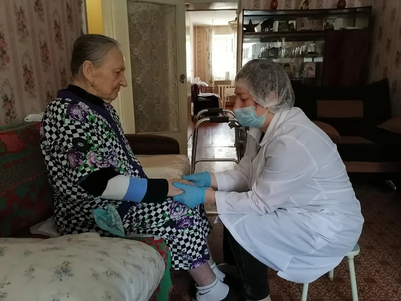 Паллиативная помощь в поликлинике. Паллиативная помощь. люди нуждающиеся в паллиативной помощи. хосписная паллиативная помощь. паллиативная помощь в россии.