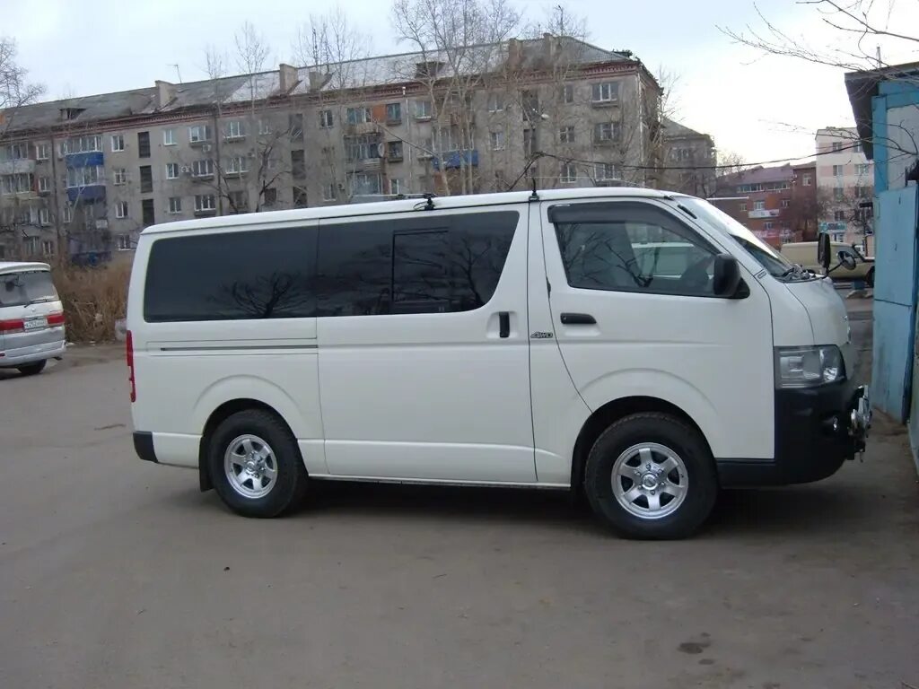 Тойота хайс шины. Toyota hiace h100 микроавтобус. Toyota hiace, kzh120. Размер шины тойота хайсе. Хайс 2012 года резина.