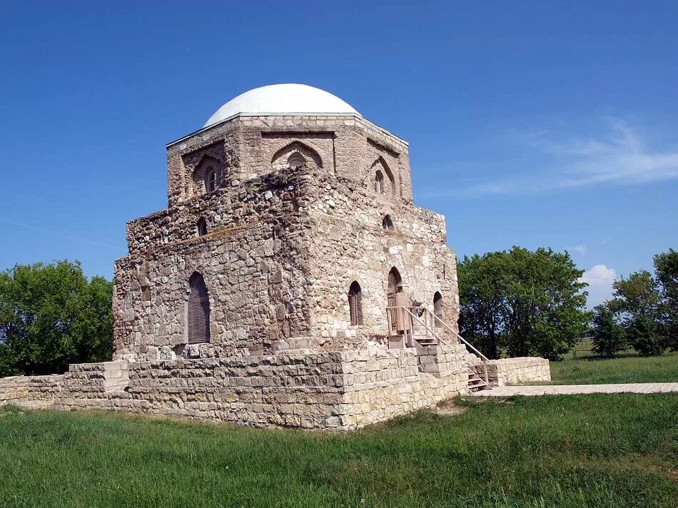 Черные болгары. Белая палата в булгаре. Восточная палата болгар. Город-призрак болгар. Черные болгары.