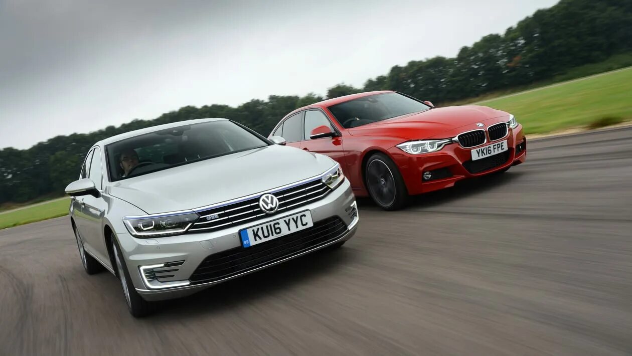 Форд мондео и пежо 508. Мерс бмв камри. Vw passat b8 vs audi. Легендарная гонка passat vs bmw. Легендарная гонка passat vs bmw.