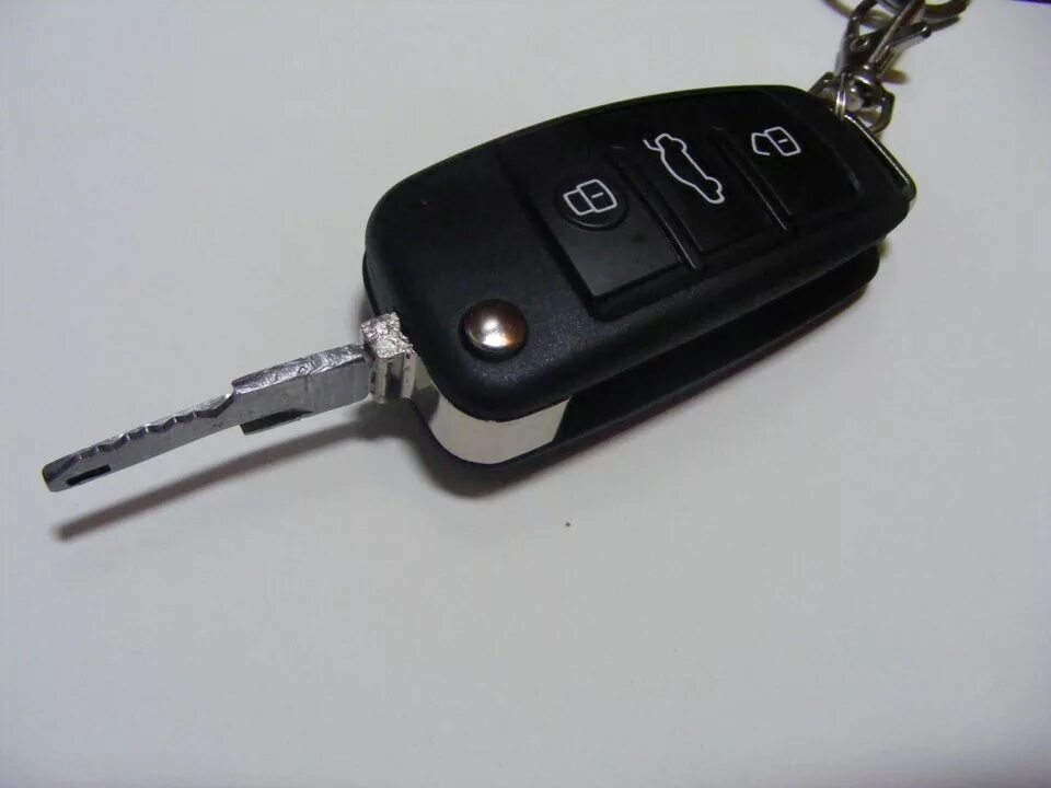 Выкидной ключ для Рено Дастер 2 с сигнализацией. Выкидной ключ Pantera. Выкидной ключ Галант 9. Выкидной ключ для Аллигатор d910.