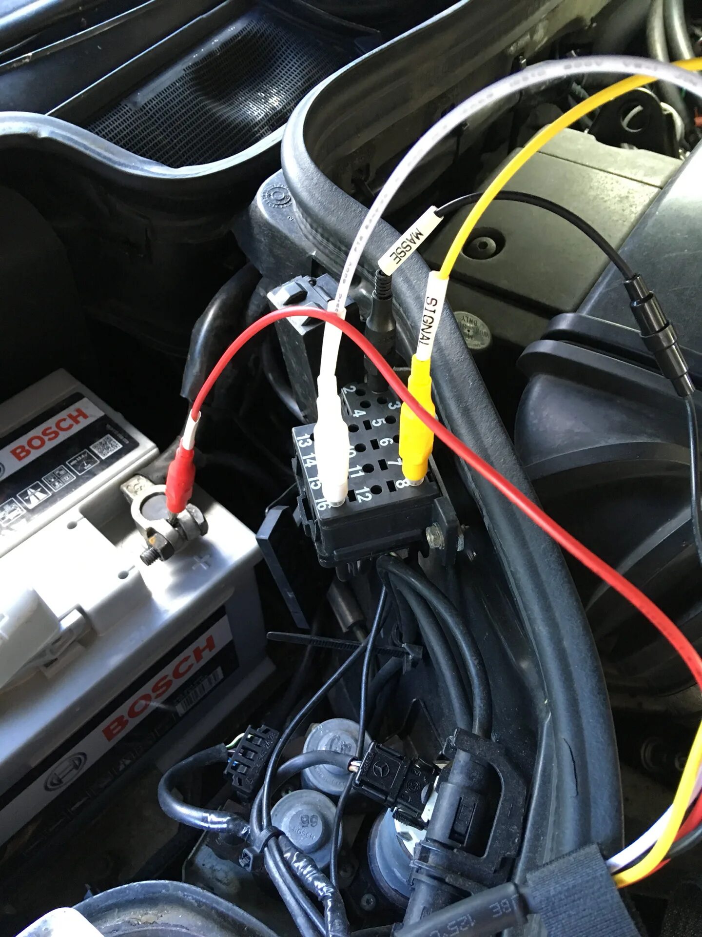 Разъем для диагностики мерседес 124w. Диагностический разъем мерседес w124. Самодиагностика w202. Диагностический разъем w124 m102. Диагностический разъем мерседес 124.