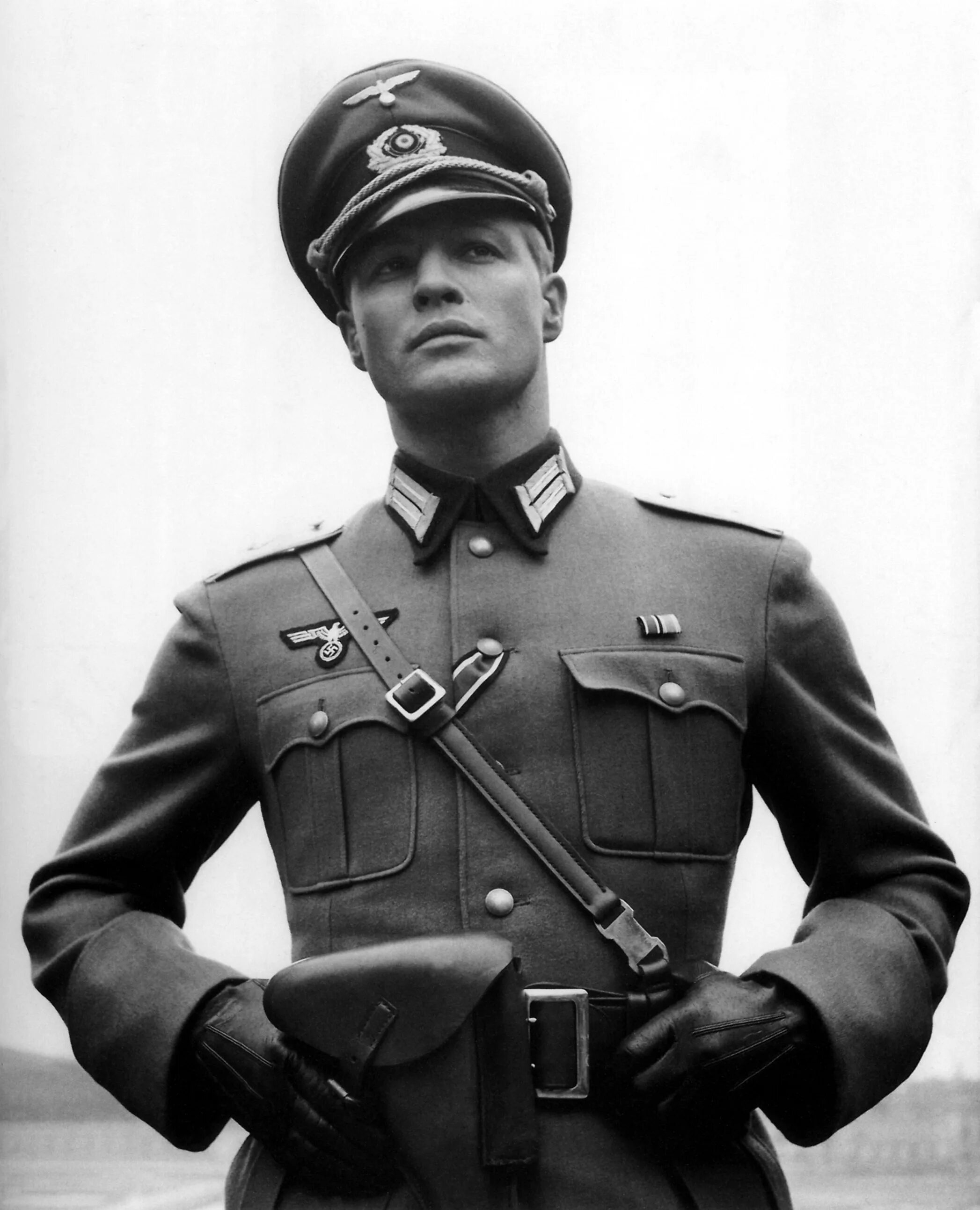 Красивый сс. Марлон Брандо офицер СС. Эрвин Роммель молодой. Форма вермахта Хьюго босс.