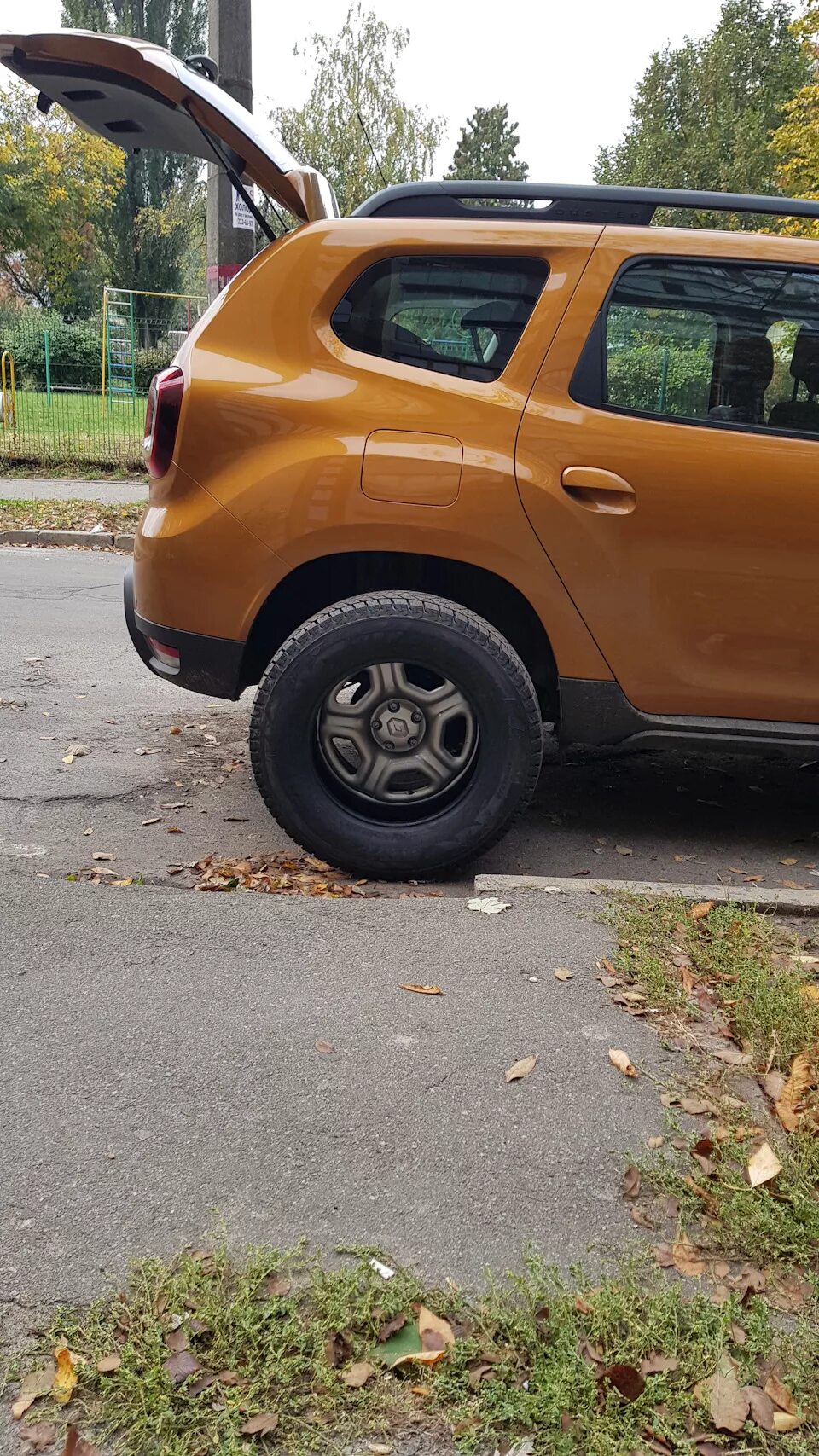 215/70 R16 на Рено Дастер. Резина 215 70 r16 на Рено Дастер. R16 Renault Duster. Дастер на резине 215 70 r16.