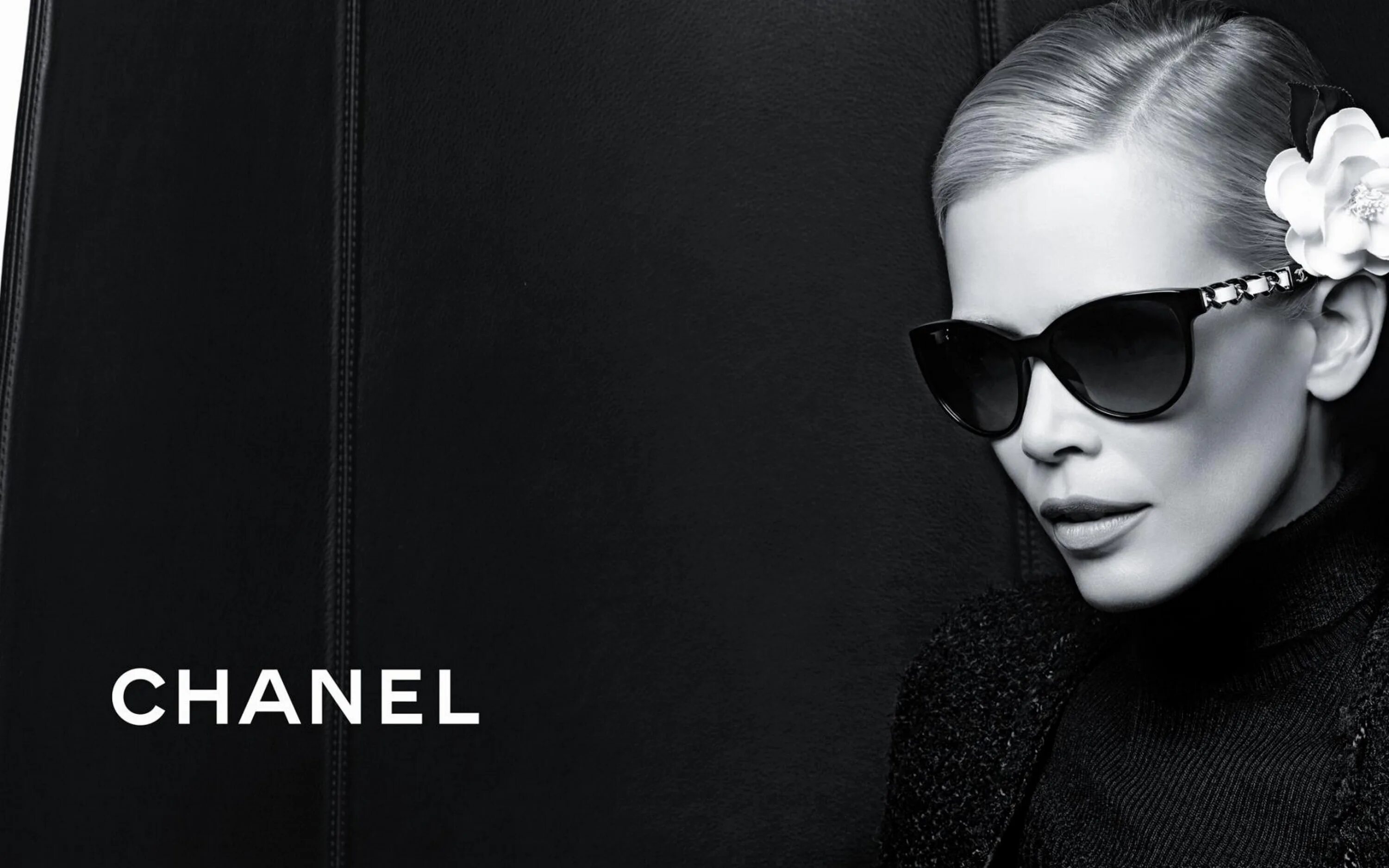 Коко шанель бренд. Chanel eclat du desert 11g. Шанель. Шанель ютуб. Бренд 2 полукольца.