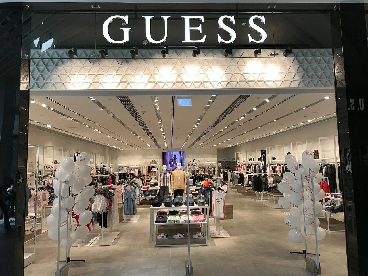 Guess мега Казань. Казань мега торговый центр магазины. Guess Омск мега. Гесс одежда 2022.