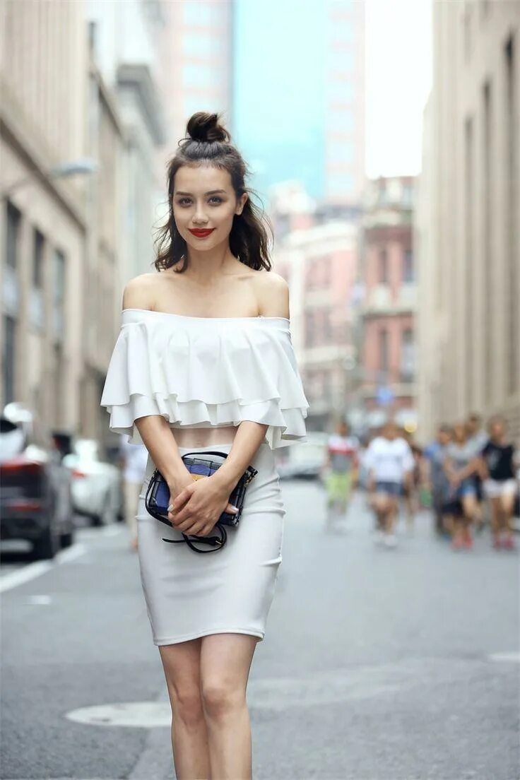 образ с платьем с открытыми плечами. образ с платьем с открытыми плечами. открытые плечи образы. открытые плечи образы. образ с платьем с открытыми плечами.