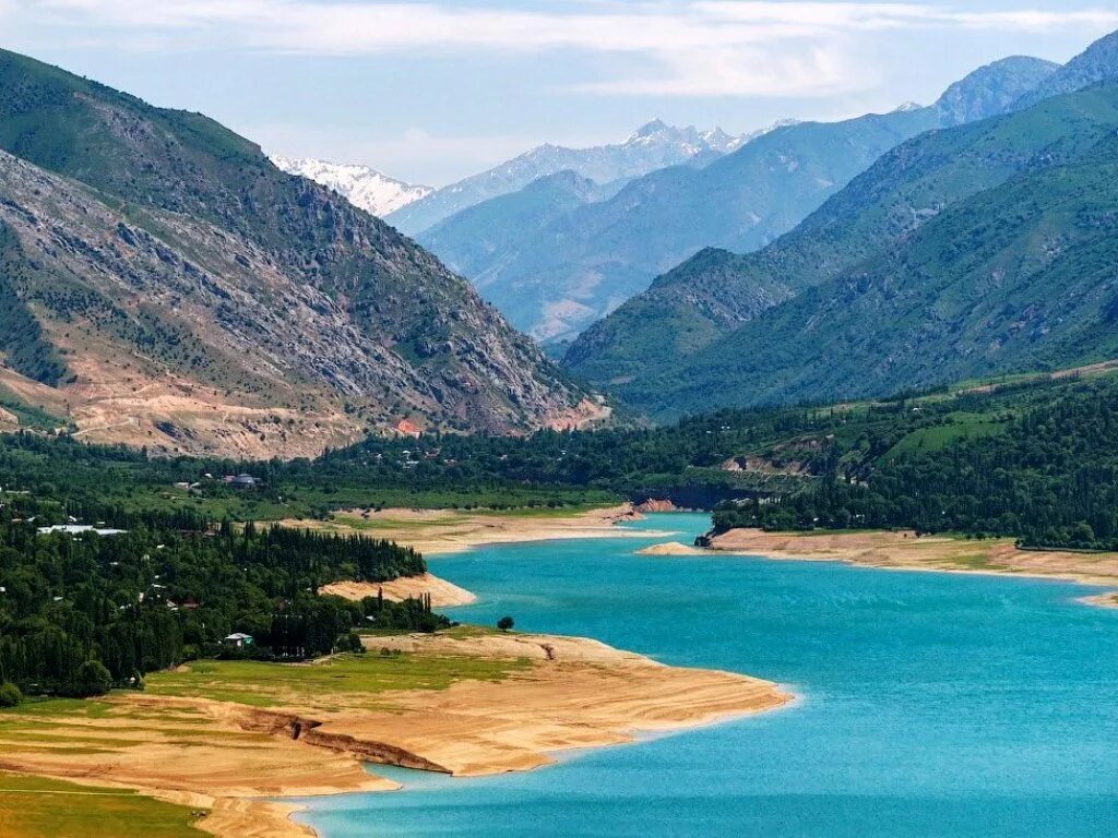 Чарвак ташкент. Водохранилище Чарвак в Узбекистане. Ташкент озеро Чарвак. Ташкент Чарвакское водохранилище. Горы Узбекистана Чарвак.