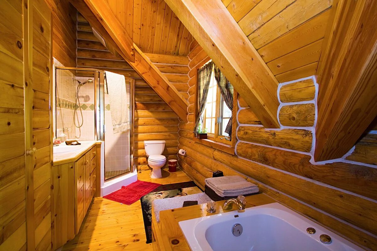 Санузел в деревянном доме. Отделка ванной комнаты в бревенчатом доме. Ванная комната в доме из сруба. Ванная в доме из бревна.