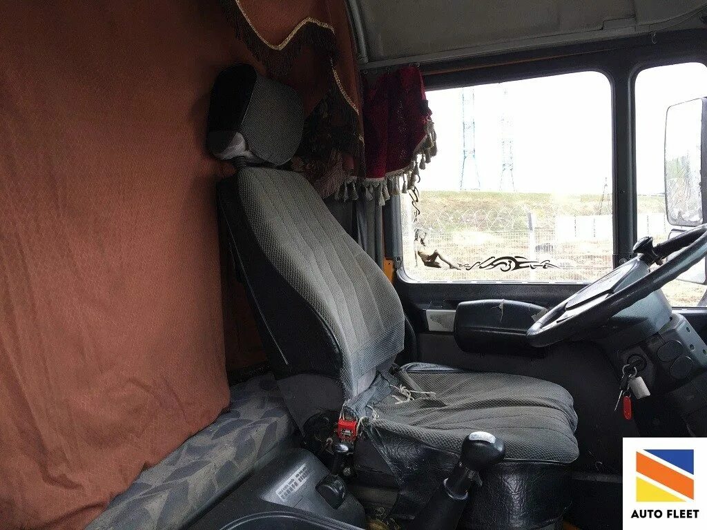 Кабина шакман ф2000. Шакман самосвал ф2000 кабина. shacman sx3315dt366. спальник шакман ф2000. шахман x6000 кабина внутри.
