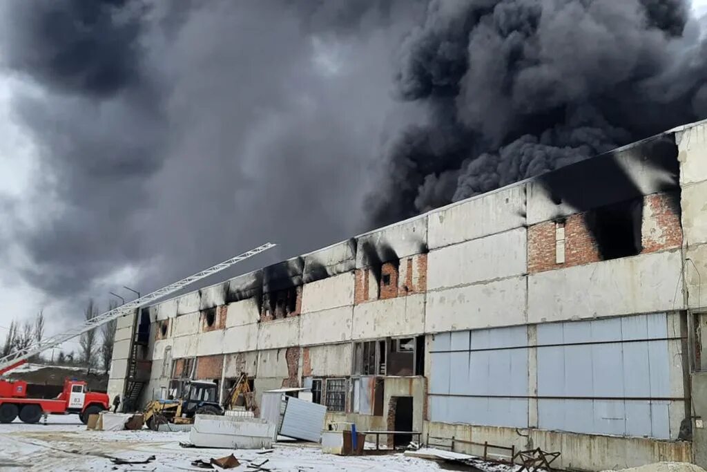 Тобольский сибур. Завод полимеров шахты. Полимер юрюзань. Атлантис пак завод. Вотерфол шахты ростовская область.