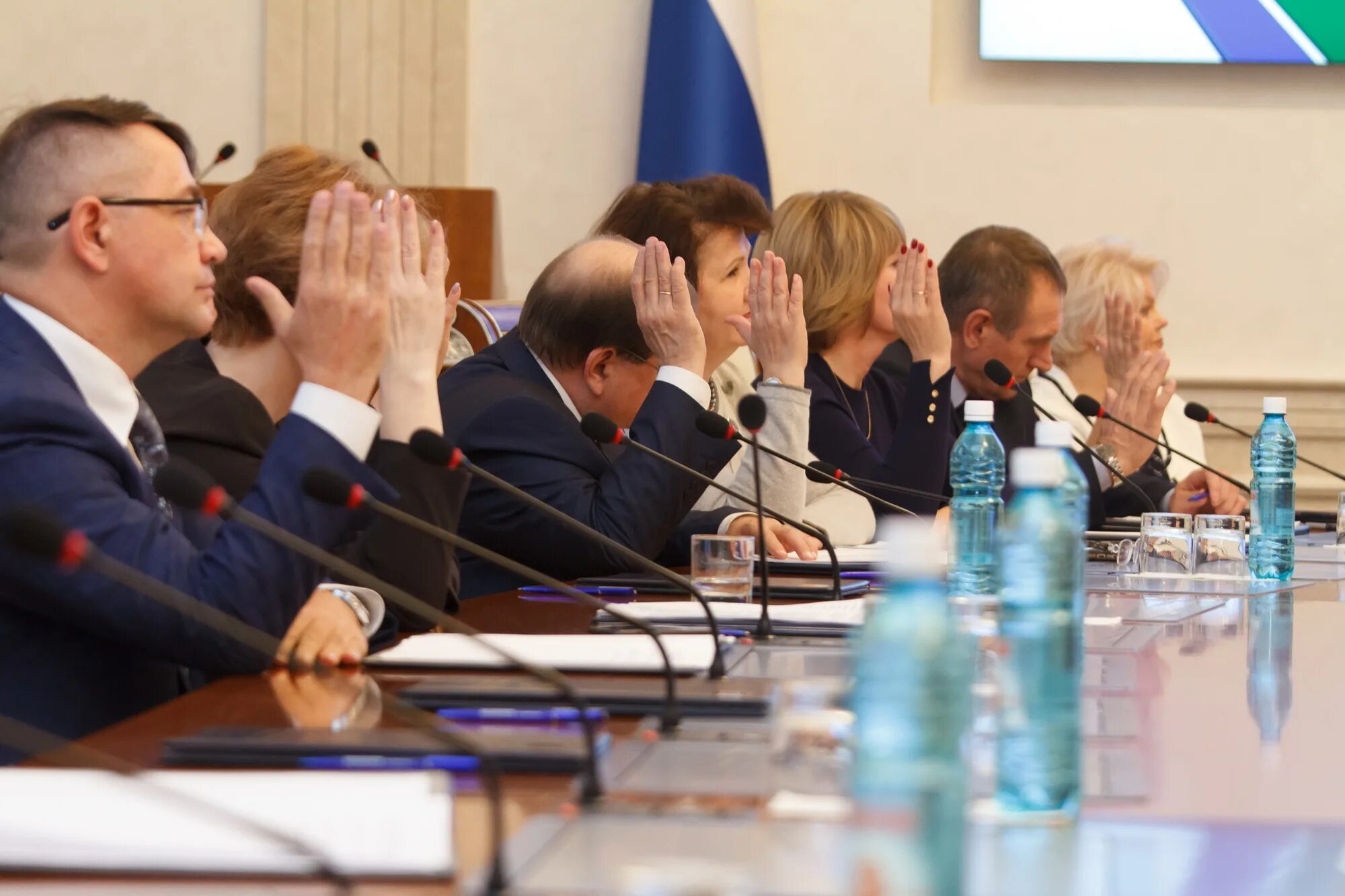 Избирательная комиссия свердловской области здание. Глава центральной администрации нск. Правительство новосибирской области фото. Молодежь новых регионов. Сайты избирательных комиссий.