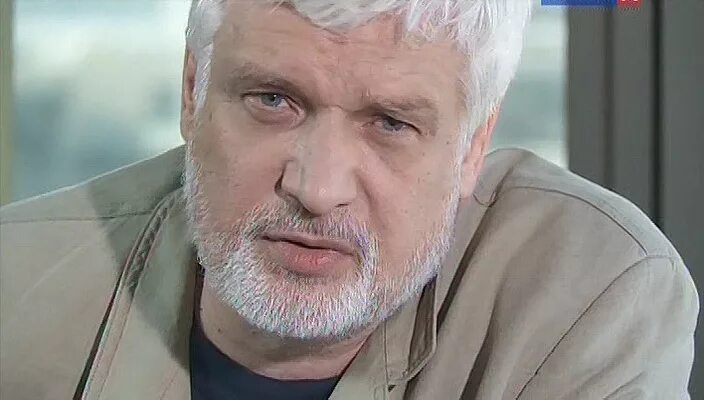 Как складывается жизнь вдовы и сына известного актера, кинорежиссера, сценариста