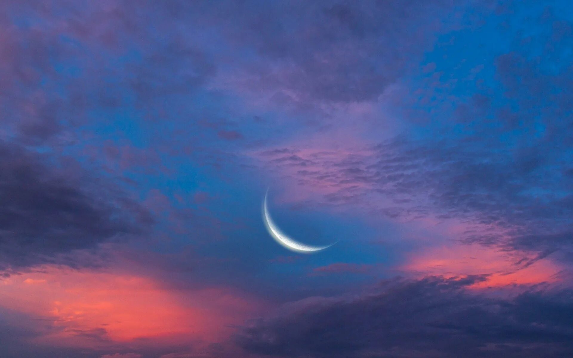 Песни а на небе луна. Лунное небо. Луна на небе. Красивое вечернее небо с луной. Месяц на небе.
