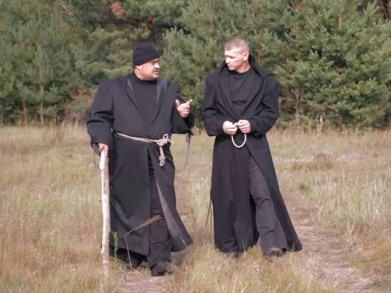 Монах 2. Два монаха. послушник в монастыре. молодые монахи. молодой монах.