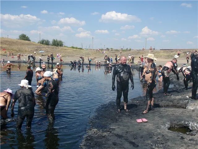 Соленое озеро грязь. Соль-Илецк курорт грязевое озеро. Соль Илецк грязевое озеро. Соль-Илецк грязи санатории. Грязевые озера в соль-Илецке 2021.