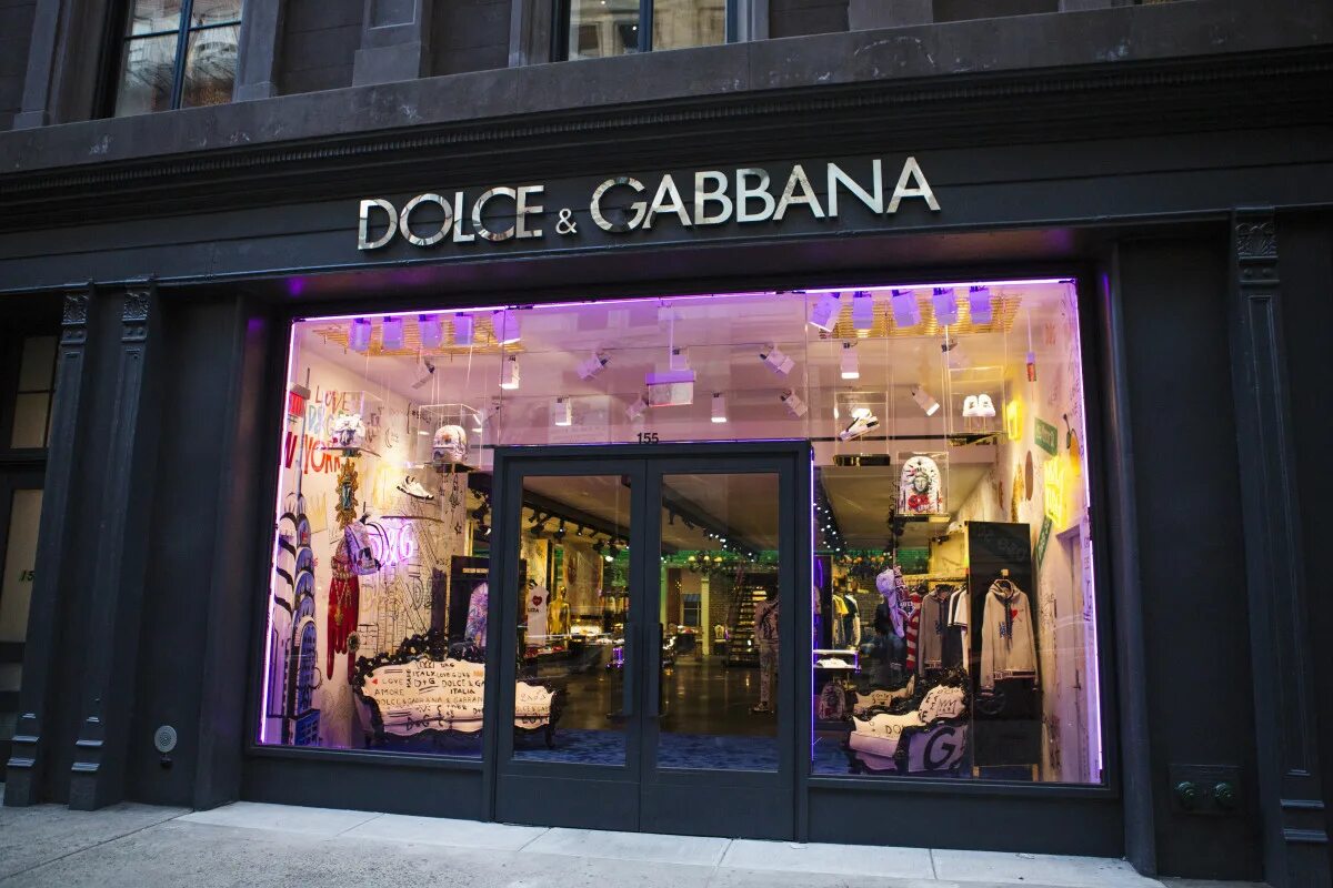 Саввинская набережная сохо румс. Soho dolce. Twg tea 1837. Сохо банкетный зал. Dolce & gabbana, москва, кутузовский проспект.
