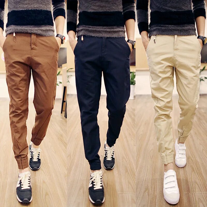 Какие штаны надевать. Чиносы jogger fit. джоггеры штаны 2025. брюки мужские модные молодежные. модные штаны для мужчин.