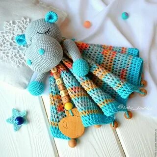 Игрушка комфортер для новорожденных крючком