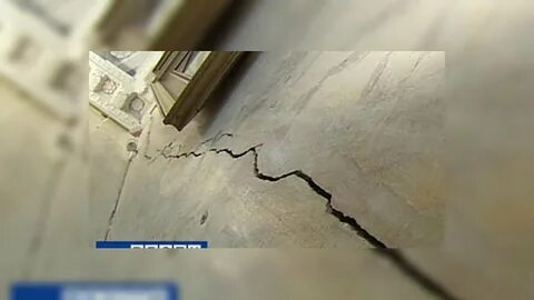 Щель в стене панельного дома