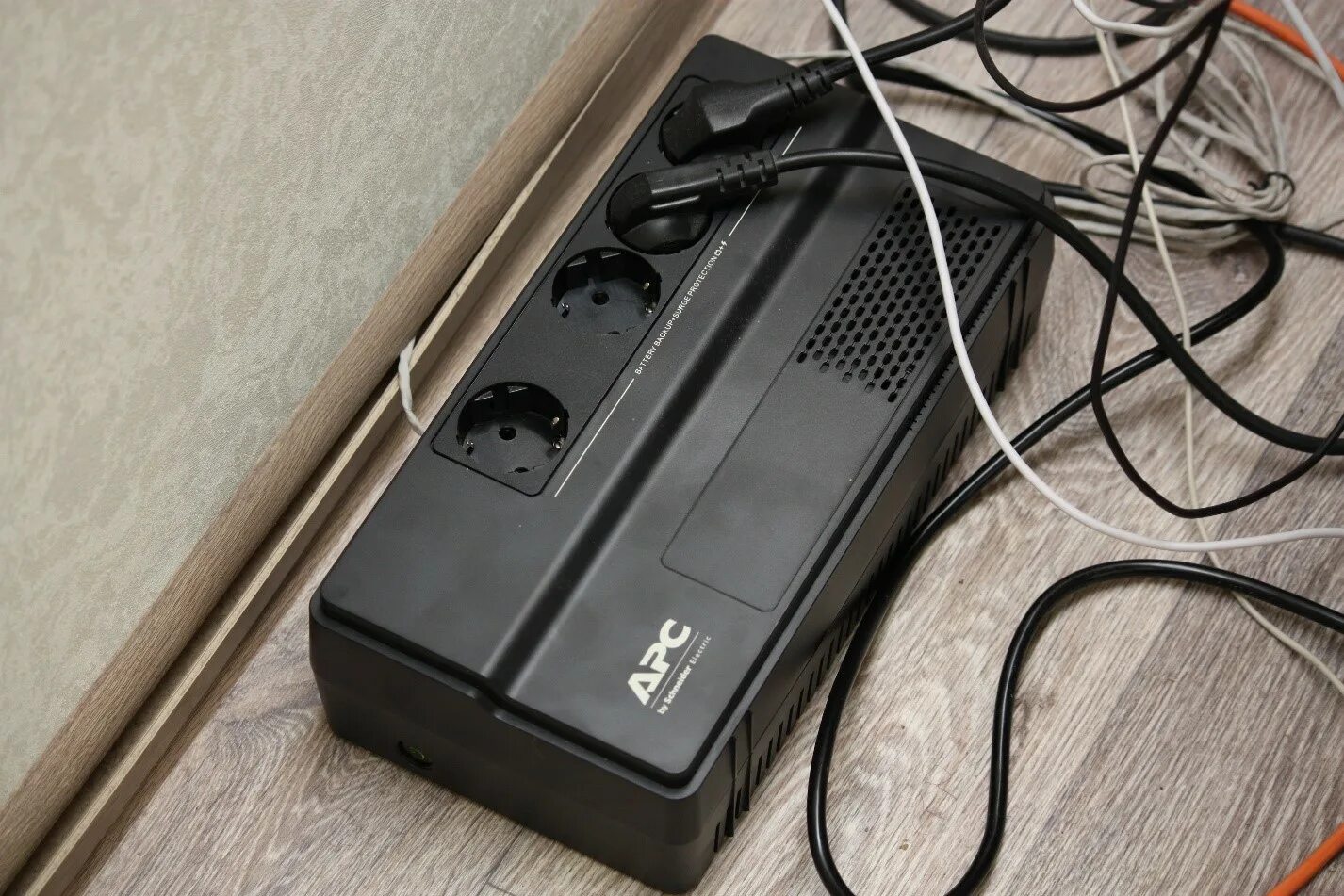 Apc bv1000i. Apc bv1000i-gr. apc back-ups bv650i-gr. apc easy back-ups bv500i-gr. ибп apc easy-ups bv1000i-gr, 1000вa.
