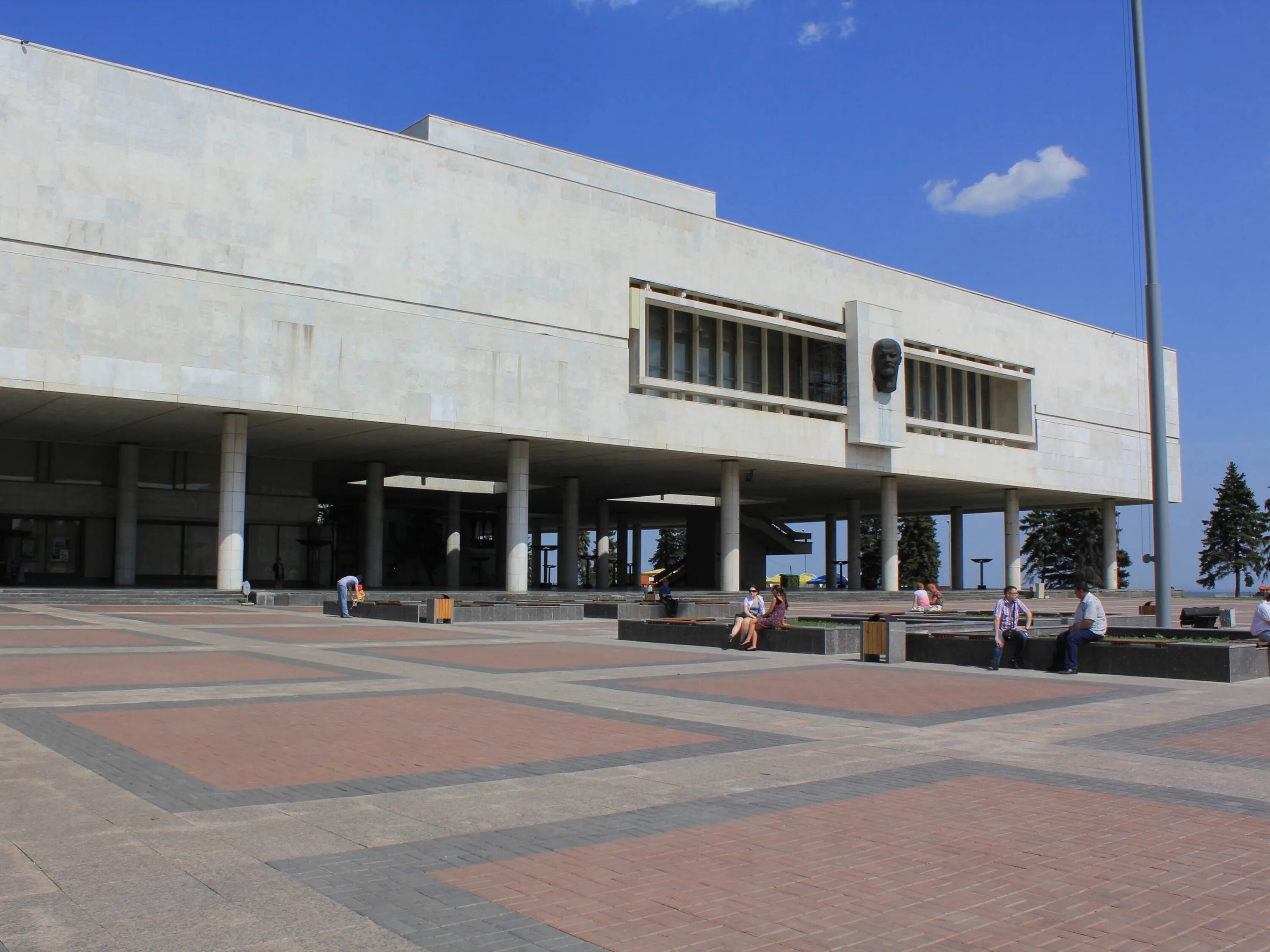 Сайт мемцентра ульяновск. Мемориал ульяновск. музей мемориал им.ленина ульяновск. ульяновский музей-мемориал в. и. ленина. мемориальный центр ленина ульяновск.
