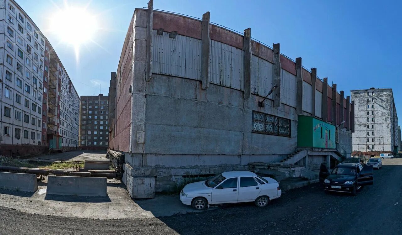 лауреатов 27