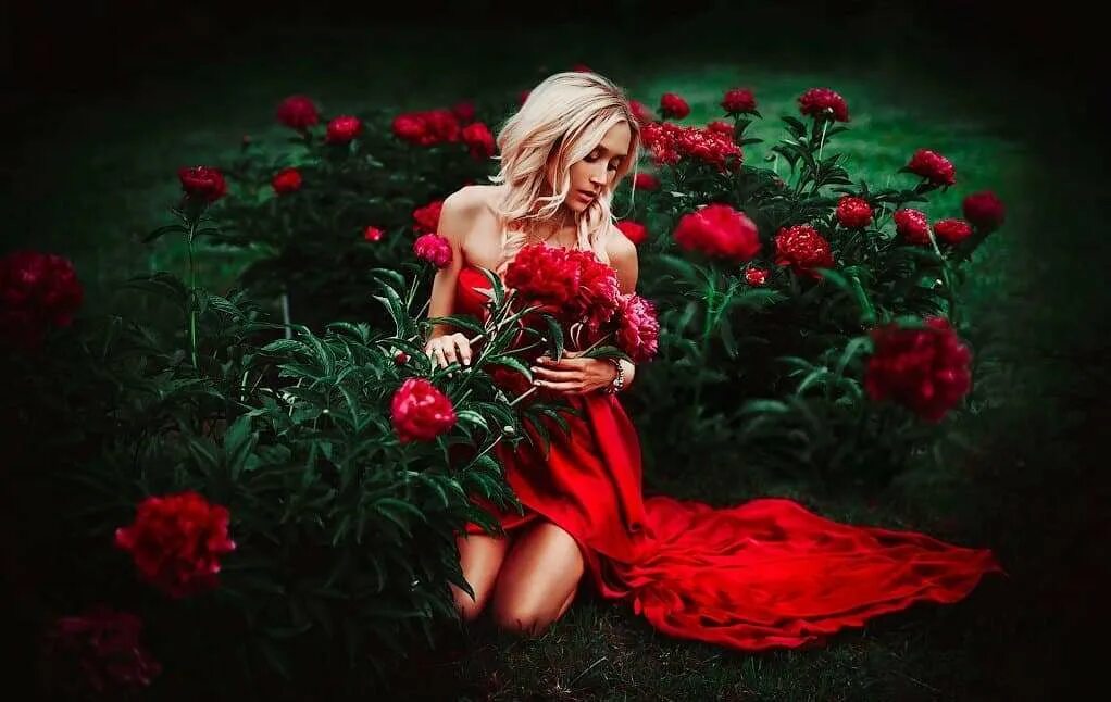 женщины похожие на цветы. ксения дремлюгина. корреспондент анастасия алтухова. светлана беляева. Gavin o neill photographer.