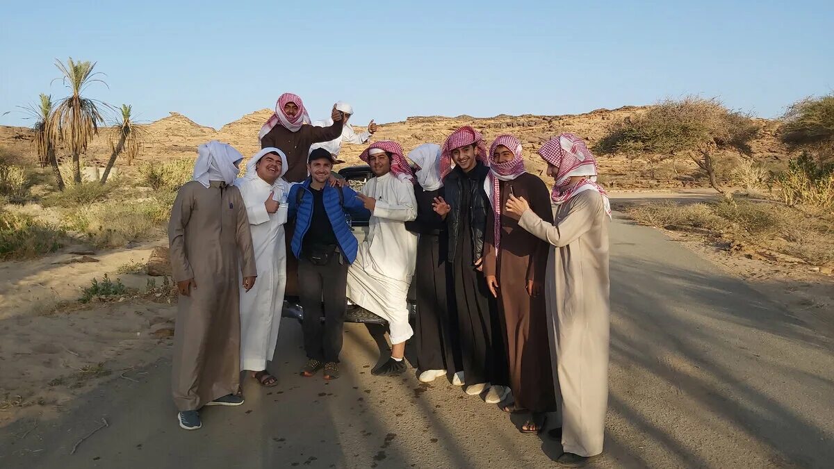 Сколько сейчас в саудовской аравии. Саудовская Аравия путешествие. Путешествие по Аравии. Ситуация в Омане. Культурный район хима Саудовской Аравии.