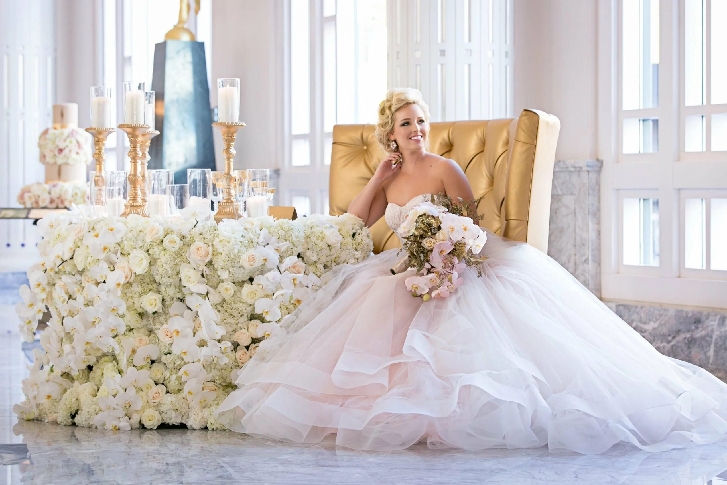 Платье виктории сваровски. Виктория сваровски и вернер мюнц. Богатые невесты россии. Самые богатые свадебные платья. Богатая невеста.