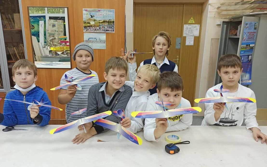 На кружок по авиамоделированию записались шестиклассники. Московский дворец пионеров авиамоделирования. На кружок по авиамоделированию записались шестиклассники. На кружок по авиамоделированию записались шестиклассники. Авиамоделирование кружок.