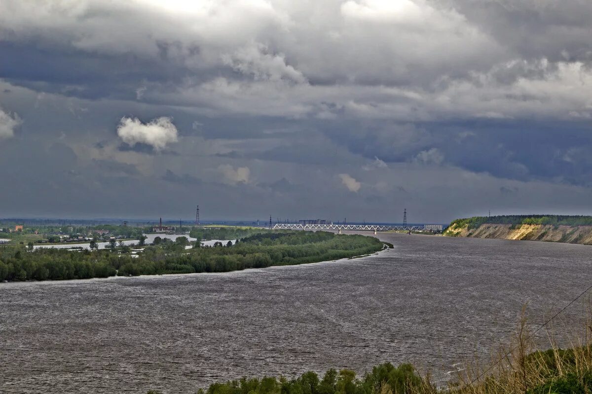 Река иртыш тобольский район. Река в тобольске. Чувашский мыс тобольск. Река в тобольске. Тобольский кремль река иртыш.