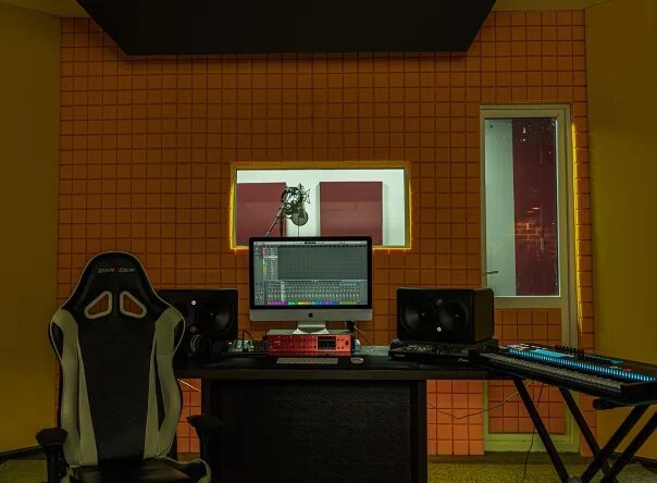 Реперы мелон мьюзик. Мелон мьюзик эмблема. 3d модель музыкальной студии. Логотип melon. Мелон мьюзик бушидо.